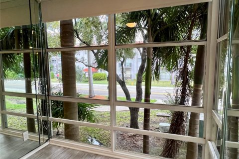 Condominio en alquiler en Sunny Isles Beach, Florida, 1 dormitorio, 67.35 m2 № 1992985 - foto 2