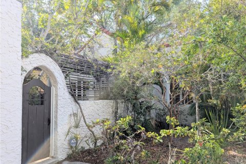 Villa ou maison à louer à Sarasota, Floride: 2 chambres, 108.51 m2 № 2206427 - photo 2