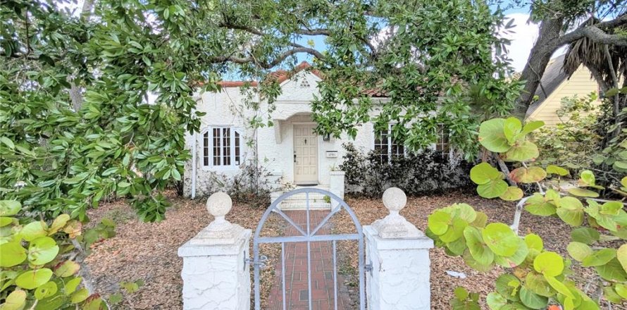 Villa ou maison à Sarasota, Floride 2 chambres, 108.51 m2 № 2206427