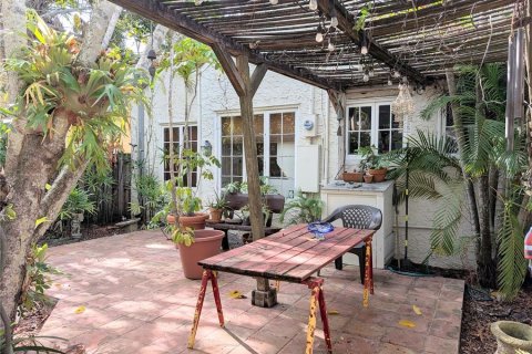 Villa ou maison à louer à Sarasota, Floride: 2 chambres, 108.51 m2 № 2206427 - photo 3