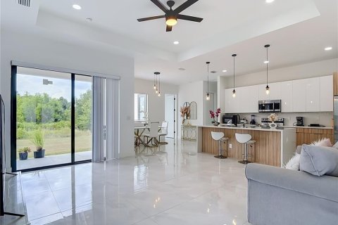 House in Lehigh Acres, Florida 4 bedrooms, 152.64 sq.m. № 2324370 - photo 6
