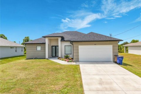 House in Lehigh Acres, Florida 4 bedrooms, 152.64 sq.m. № 2324370 - photo 2