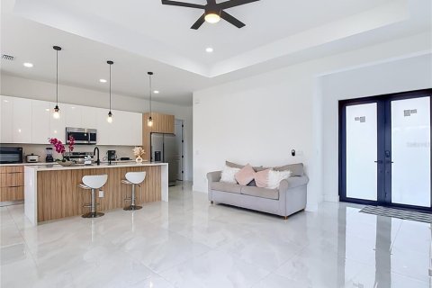 House in Lehigh Acres, Florida 4 bedrooms, 152.64 sq.m. № 2324370 - photo 9
