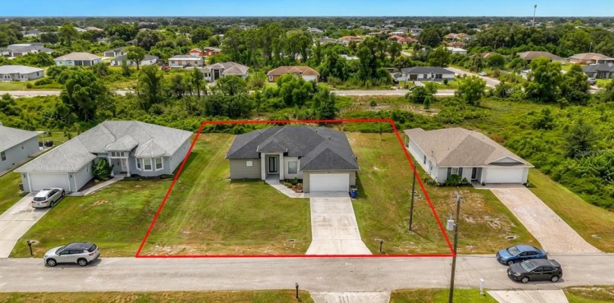 House in Lehigh Acres, Florida 4 bedrooms, 152.64 sq.m. № 2324370