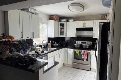 Casa en venta en Hollywood, Florida, 3 dormitorios, 154.4 m2 № 2000367 - foto 5