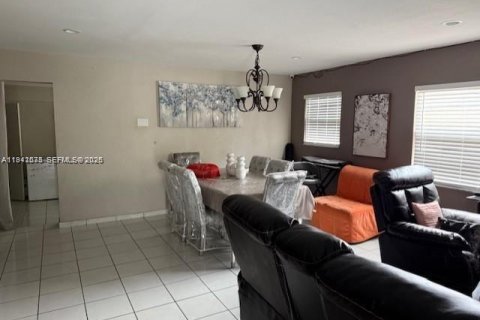 Casa en venta en Hollywood, Florida, 3 dormitorios, 154.4 m2 № 2000367 - foto 4