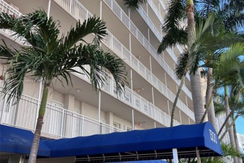 Купить кондоминиум в Майами-Бич, Флорида 1 спальня, 67.82м2, № 1956341 - фото 25