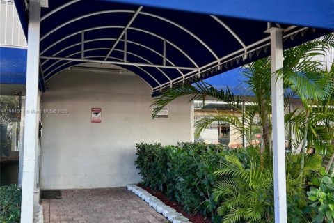 Купить кондоминиум в Майами-Бич, Флорида 1 спальня, 67.82м2, № 1956341 - фото 2