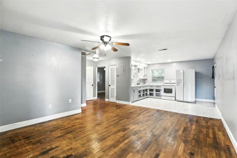 Commercial property in DeLand, Florida 3 bedrooms, 117.52 sq.m. № 2093037 - photo 13
