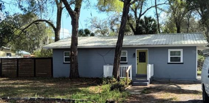 Commercial property in DeLand, Florida 3 bedrooms, 117.52 sq.m. № 2093037