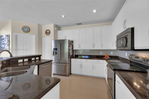 Купить виллу или дом в Уэстон, Флорида 5 спален, 257.8м2, № 2009017 - фото 24