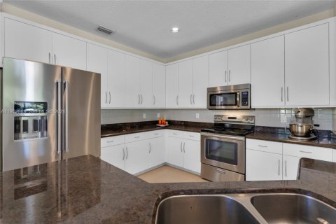 Купить виллу или дом в Уэстон, Флорида 5 спален, 257.8м2, № 2009017 - фото 27