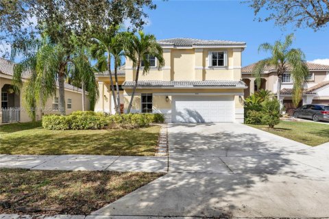 House in Weston, Florida 5 bedrooms, 257.8 sq.m. № 2009017