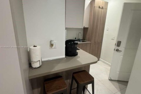 Casa en alquiler en Miami, Florida, 37.16 m2 № 2054256 - foto 4