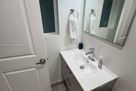 Casa en alquiler en Miami, Florida, 37.16 m2 № 2054256 - foto 6