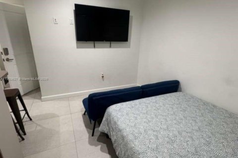Casa en alquiler en Miami, Florida, 37.16 m2 № 2054256 - foto 3