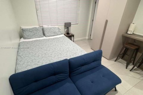 Casa en alquiler en Miami, Florida, 37.16 m2 № 2054256 - foto 2