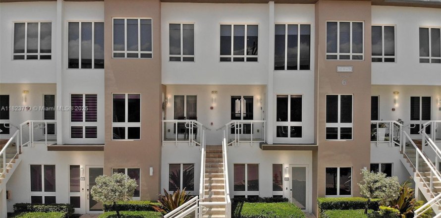 Condominio en Doral, Florida, 3 dormitorios  № 1802454