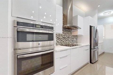 Condominio en venta en Doral, Florida, 3 dormitorios, 178.65 m2 № 1802454 - foto 15