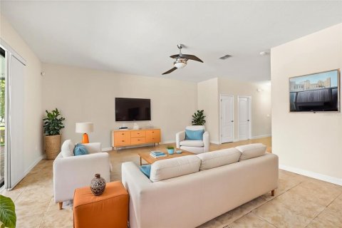 House in Kissimmee, Florida 7 bedrooms, 362.23 sq.m. № 2219232 - photo 5