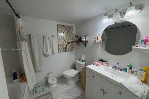 Condo in Hallandale Beach, Florida, 2 bedrooms  № 1929365 - photo 11