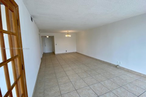 Condo in Hallandale Beach, Florida, 2 bedrooms  № 1929365 - photo 6