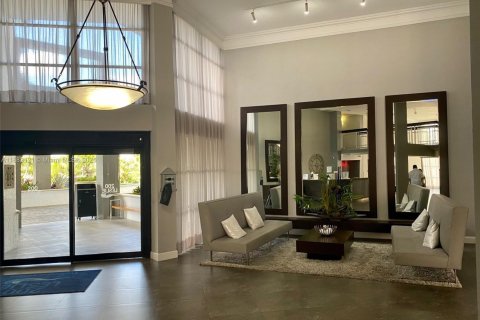 Condo in Hallandale Beach, Florida, 2 bedrooms  № 1929365 - photo 16