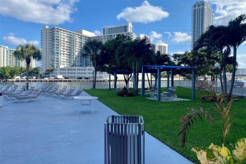 Condo in Hallandale Beach, Florida, 2 bedrooms  № 1929365 - photo 21