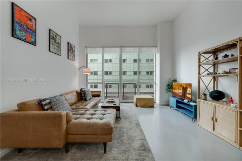 Condo in Miami, Florida, 2 bedrooms  № 2023858 - photo 2