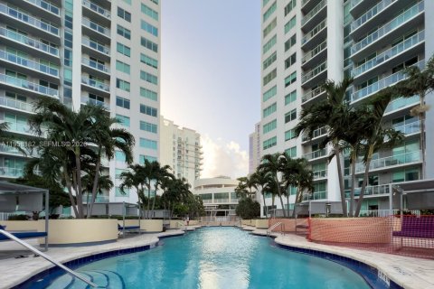 Condo in Miami, Florida, 2 bedrooms  № 2023858 - photo 26