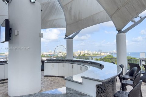 Condo in Miami, Florida, 2 bedrooms  № 2023858 - photo 30