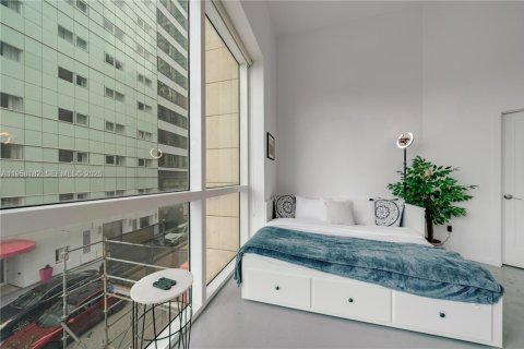 Condo in Miami, Florida, 2 bedrooms  № 2023858 - photo 13