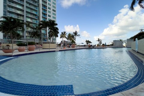 Condo in Miami, Florida, 2 bedrooms  № 2023858 - photo 25