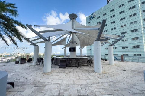 Condo in Miami, Florida, 2 bedrooms  № 2023858 - photo 29