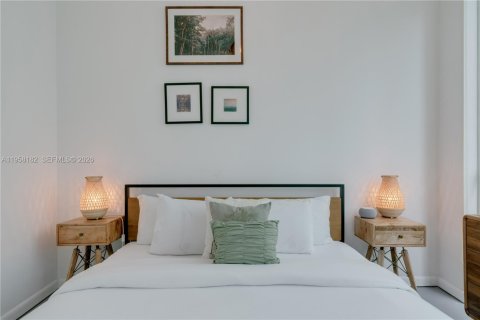 Condo in Miami, Florida, 2 bedrooms  № 2023858 - photo 16