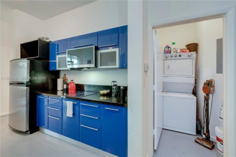 Condo in Miami, Florida, 2 bedrooms  № 2023858 - photo 19
