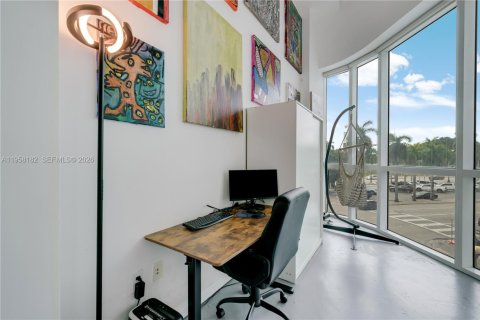 Condo in Miami, Florida, 2 bedrooms  № 2023858 - photo 14