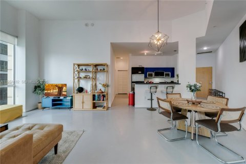 Condo in Miami, Florida, 2 bedrooms  № 2023858 - photo 3