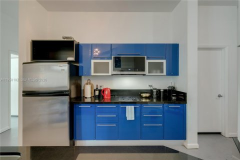 Condo in Miami, Florida, 2 bedrooms  № 2023858 - photo 8