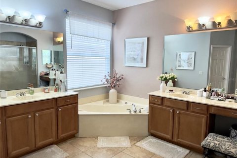 Casa en venta en Orlando, Florida, 4 dormitorios, 354.52 m2 № 1917349 - foto 20
