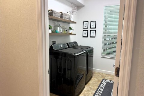 Casa en venta en Orlando, Florida, 4 dormitorios, 354.52 m2 № 1917349 - foto 14