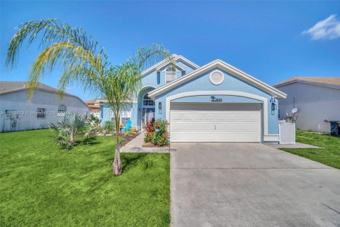 Villa ou maison à Kissimmee, Floride 4 chambres, 196.3 m2 № 2077076