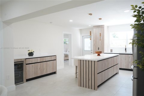 House in West Miami, Florida 3 bedrooms, 154.87 sq.m. № 1779287 - photo 13