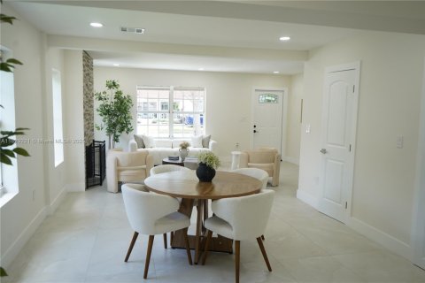 House in West Miami, Florida 3 bedrooms, 154.87 sq.m. № 1779287 - photo 10