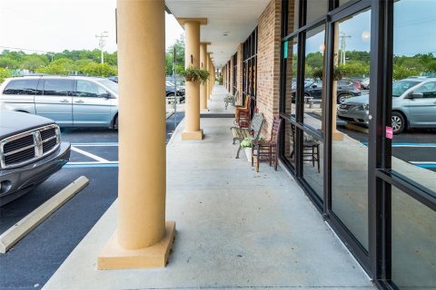 Commercial property in Valrico, Florida 3219.06 sq.m. № 2109640 - photo 8
