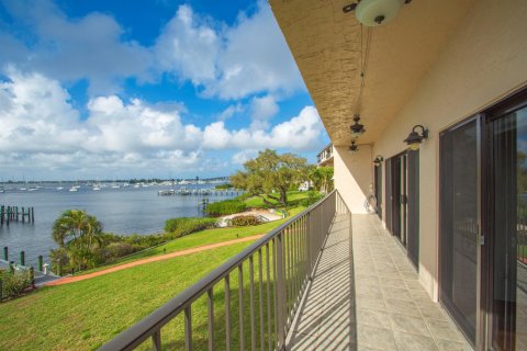 Copropriété à vendre à Stuart, Floride: 2 chambres, 145.02 m2 № 2178798 - photo 2