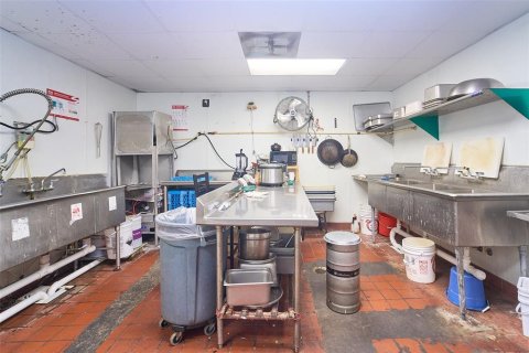 Commercial property in Brandon, Florida 454.29 sq.m. № 2139736 - photo 26