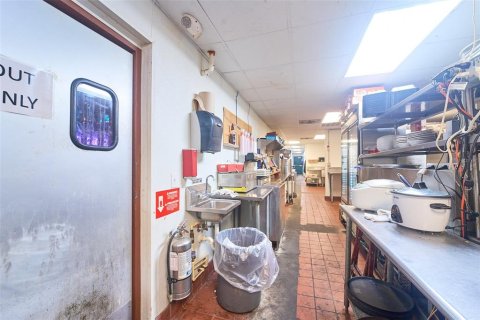 Commercial property in Brandon, Florida 454.29 sq.m. № 2139736 - photo 30