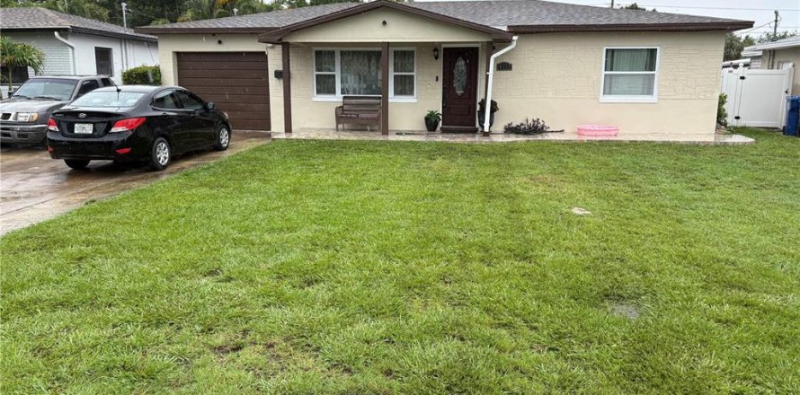 House in Saint Petersburg, Florida 3 bedrooms, 163.04 sq.m. № 1808645