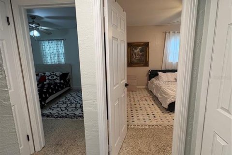 House in Saint Petersburg, Florida 3 bedrooms, 163.04 sq.m. № 1808645 - photo 13